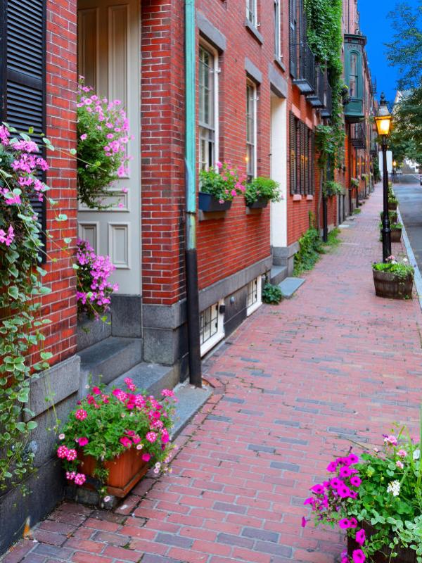 Beacon Hill shows off charming streets, famous restaurants, and historic&nbsp;sites